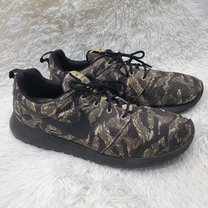 Nike Men's Roshe Run Sneakers Camo Green Tiger